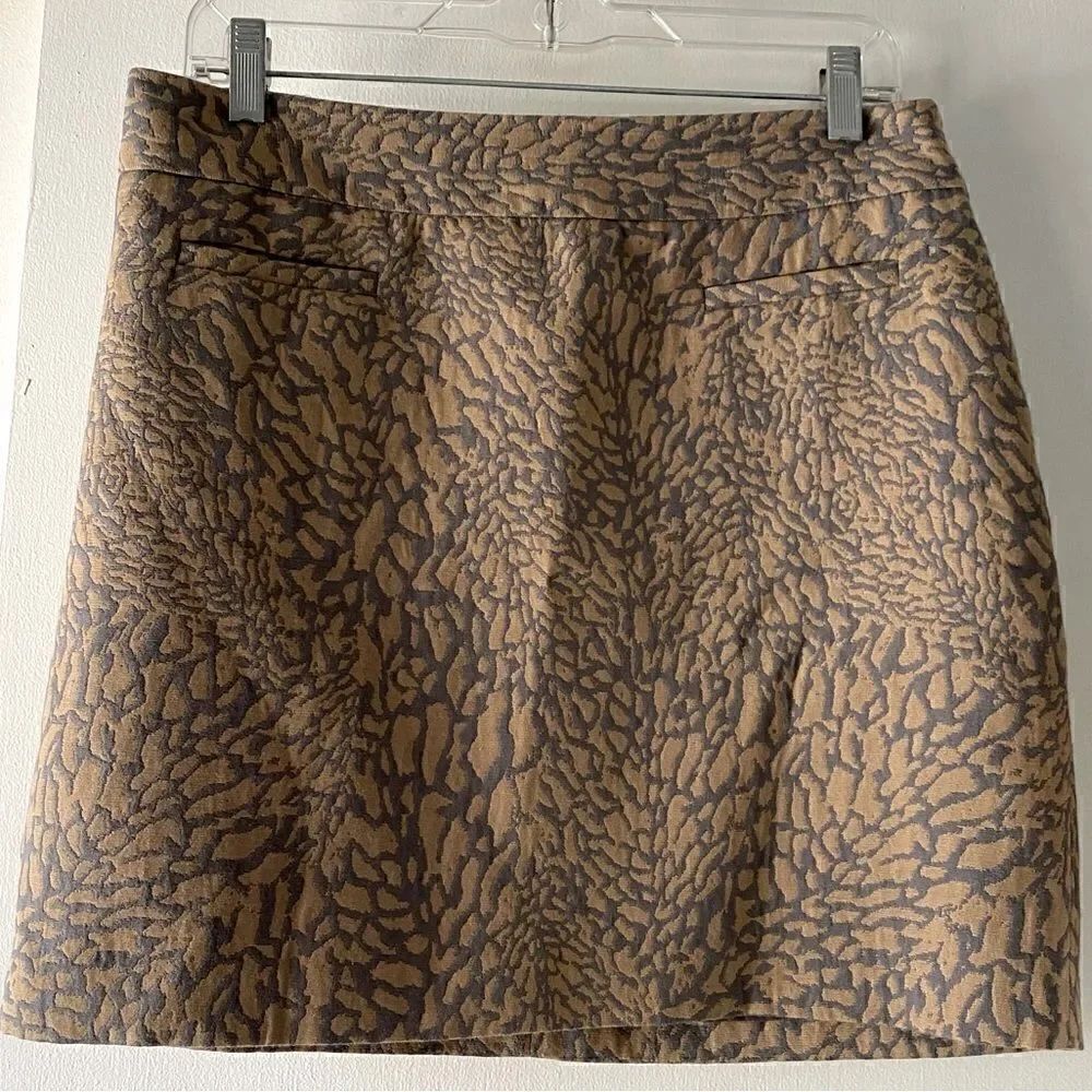 Loftโszโ8ย miniskirtโinโaโtextured,โabstractโprint.โHasโpockets!โSideโzipper.